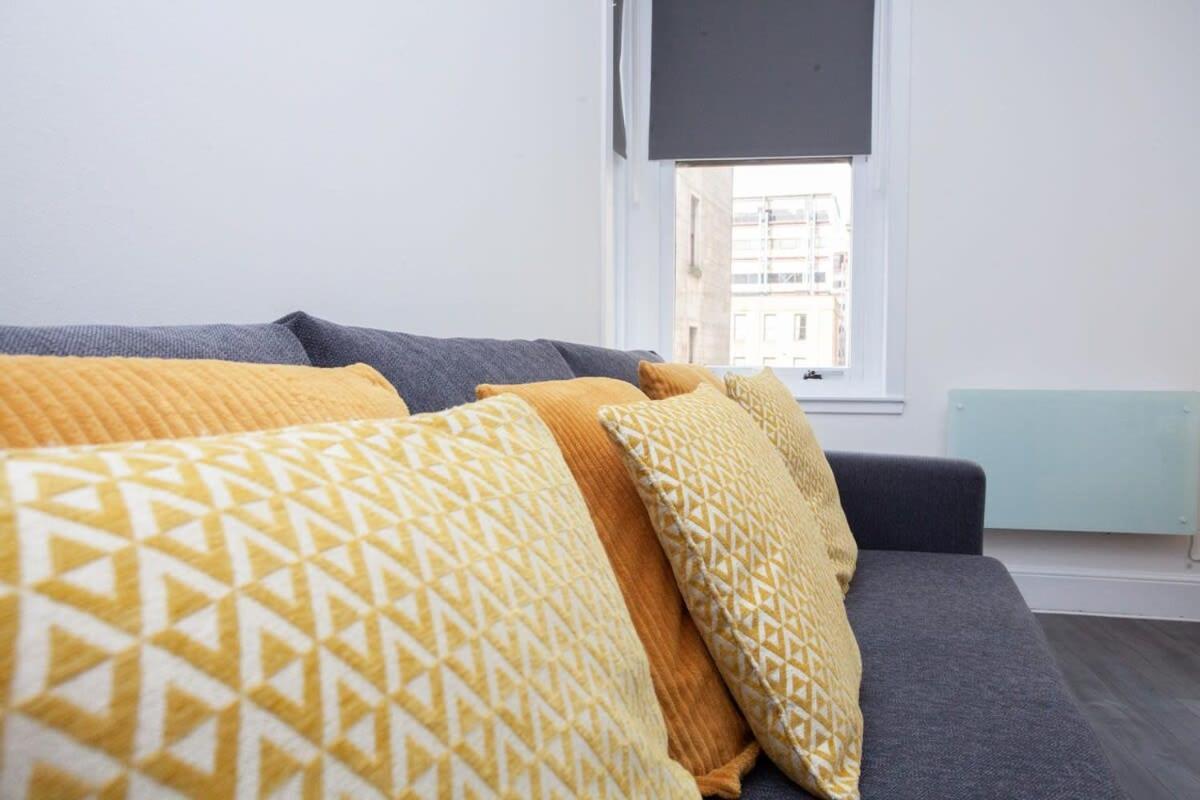 Newly Renovated City Apartment กลาสโกว์ ภายนอก รูปภาพ